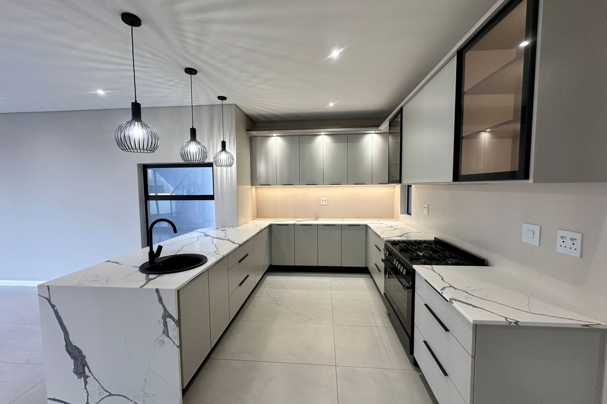 Brand-New 4-Bedroom Turnkey Home with Swimming Pool, Family Lounge & Staff Accommodation - Photo 5
