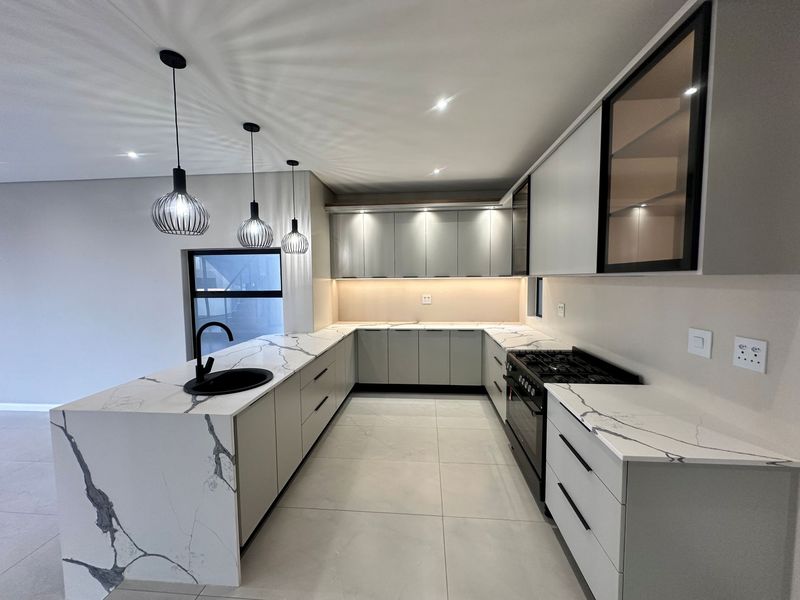 Brand-New 4-Bedroom Turnkey Home with Swimming Pool, Family Lounge & Staff Accommodation - Photo 5