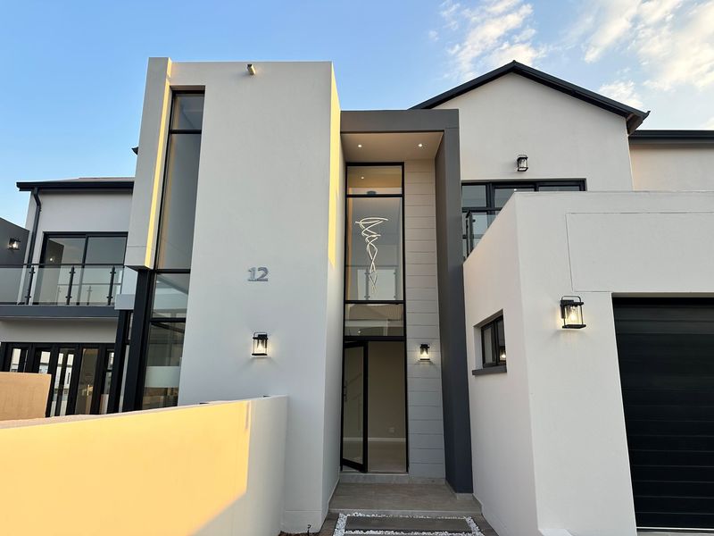 Brand-New 4-Bedroom Turnkey Home with Swimming Pool, Family Lounge & Staff Accommodation - Photo 2