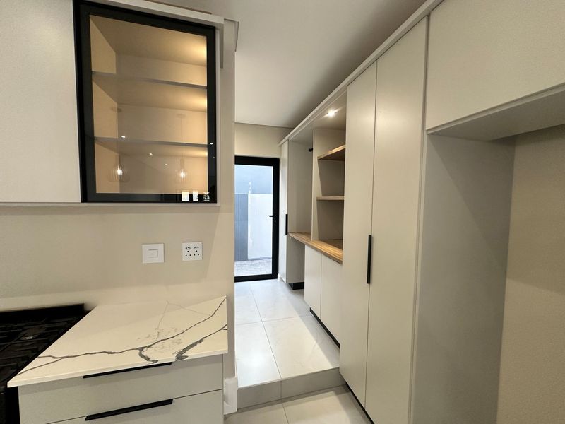 Brand-New 4-Bedroom Turnkey Home with Swimming Pool, Family Lounge & Staff Accommodation - Photo 8
