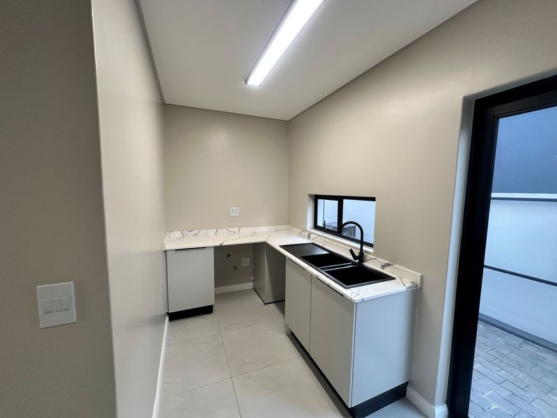 Brand-New 4-Bedroom Turnkey Home with Swimming Pool, Family Lounge & Staff Accommodation - Photo 9