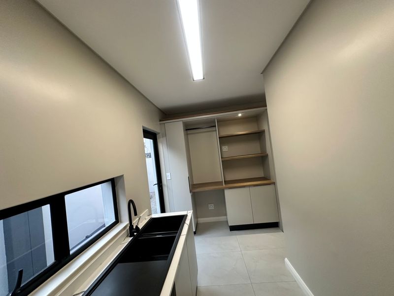 Brand-New 4-Bedroom Turnkey Home with Swimming Pool, Family Lounge & Staff Accommodation - Photo 10