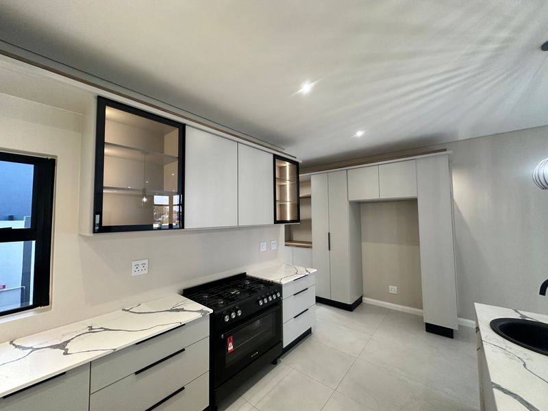 Brand-New 4-Bedroom Turnkey Home with Swimming Pool, Family Lounge & Staff Accommodation - Photo 6