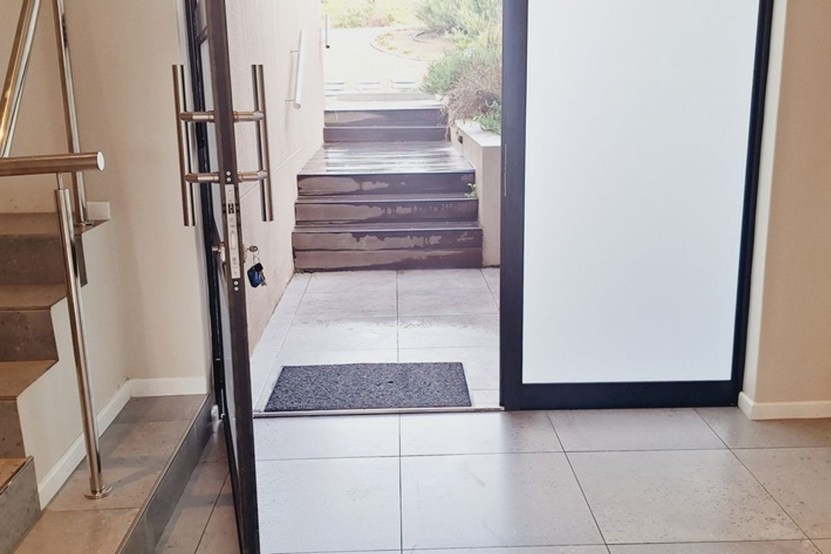 Nature and Water Enthusiasts home at Shark Bay, Langebaan - Photo 3