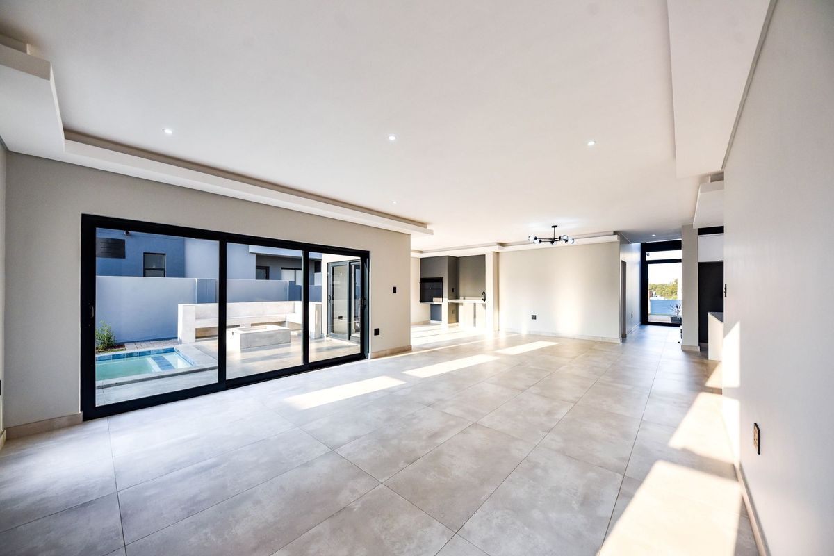 Sophisticated Estate Living with 4 En-Suite Bedrooms, Study & Pool - Photo 5