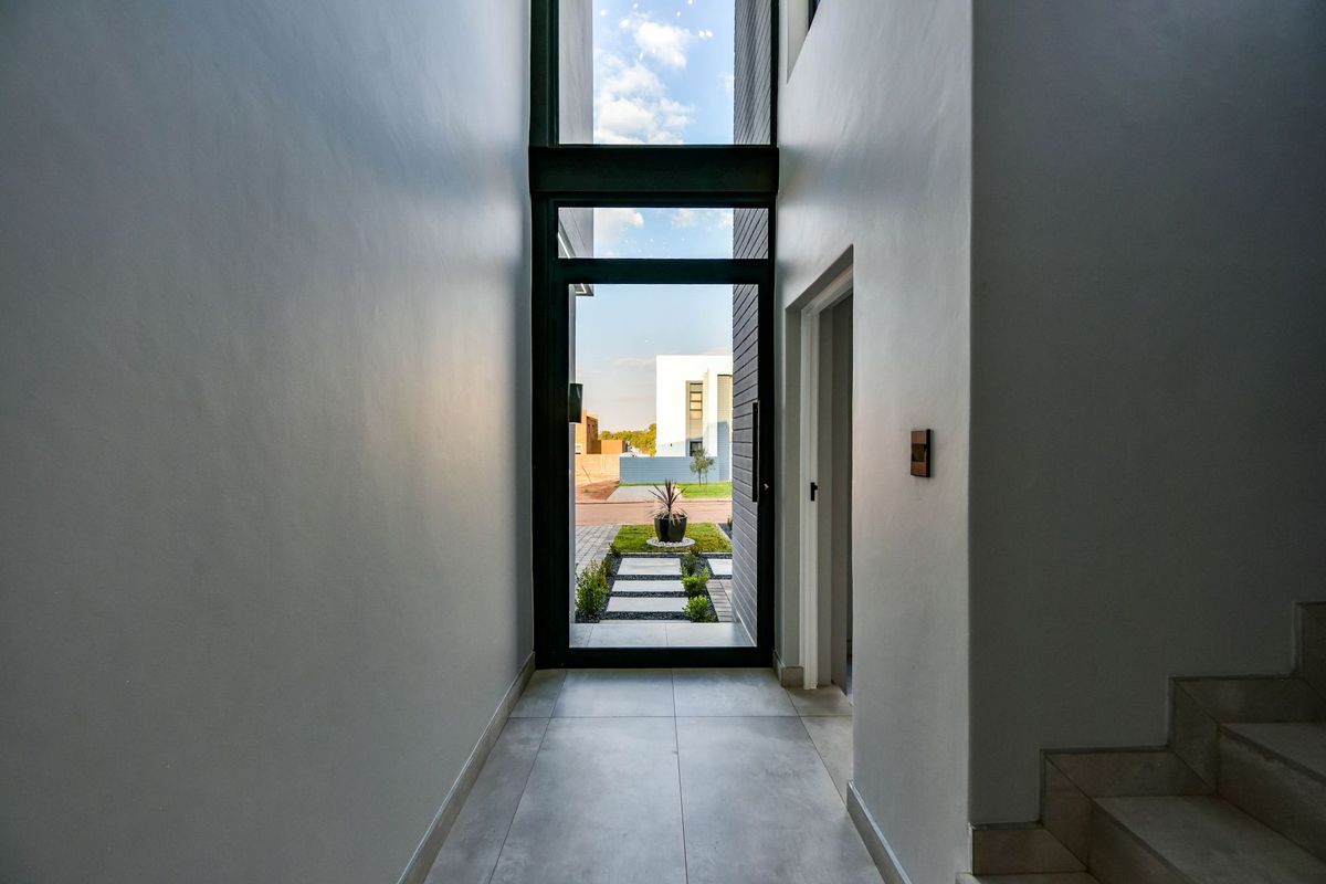 Sophisticated Estate Living with 4 En-Suite Bedrooms, Study & Pool - Photo 3