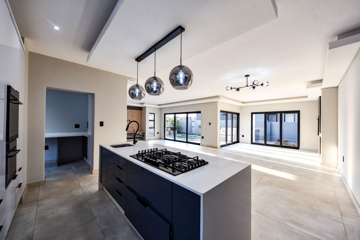 Sophisticated Estate Living with 4 En-Suite Bedrooms, Study & Pool - Photo 4