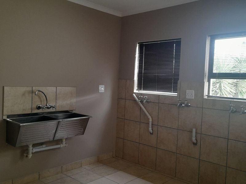 Dual Purpose Dream Home! - Photo 4