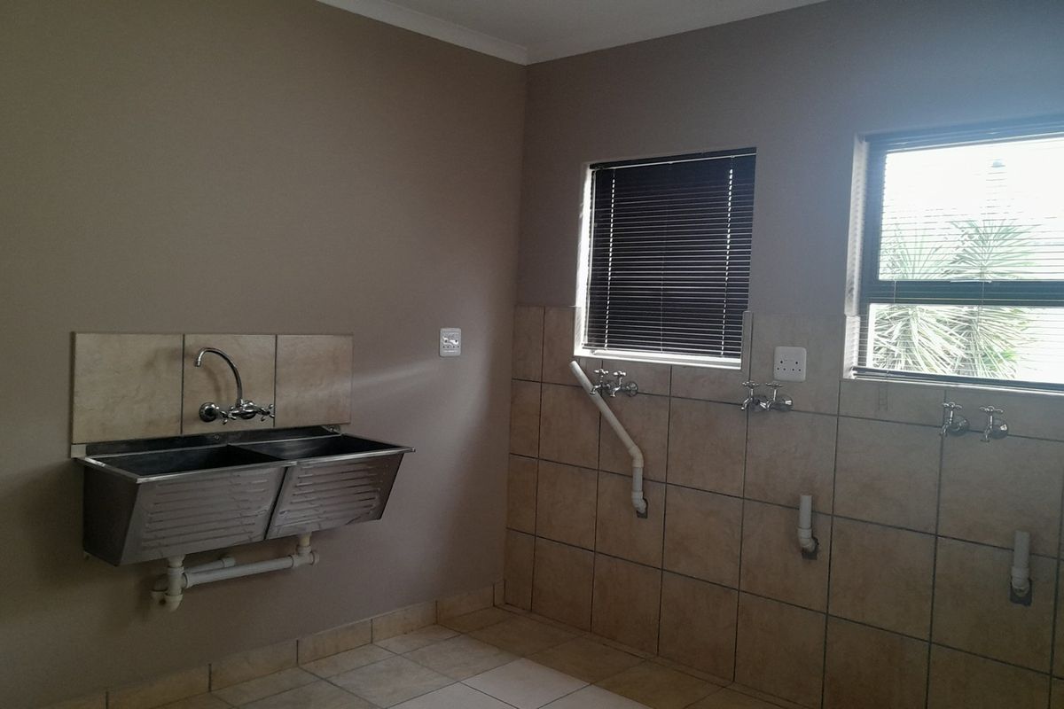 Dual Purpose Dream Home! - Photo 4