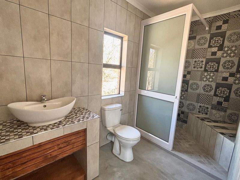 Stylish Newly Built Three Bedroom Holiday Home in Marloth Park - Photo 9