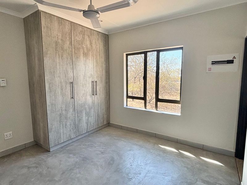 Stylish Newly Built Three Bedroom Holiday Home in Marloth Park - Photo 8