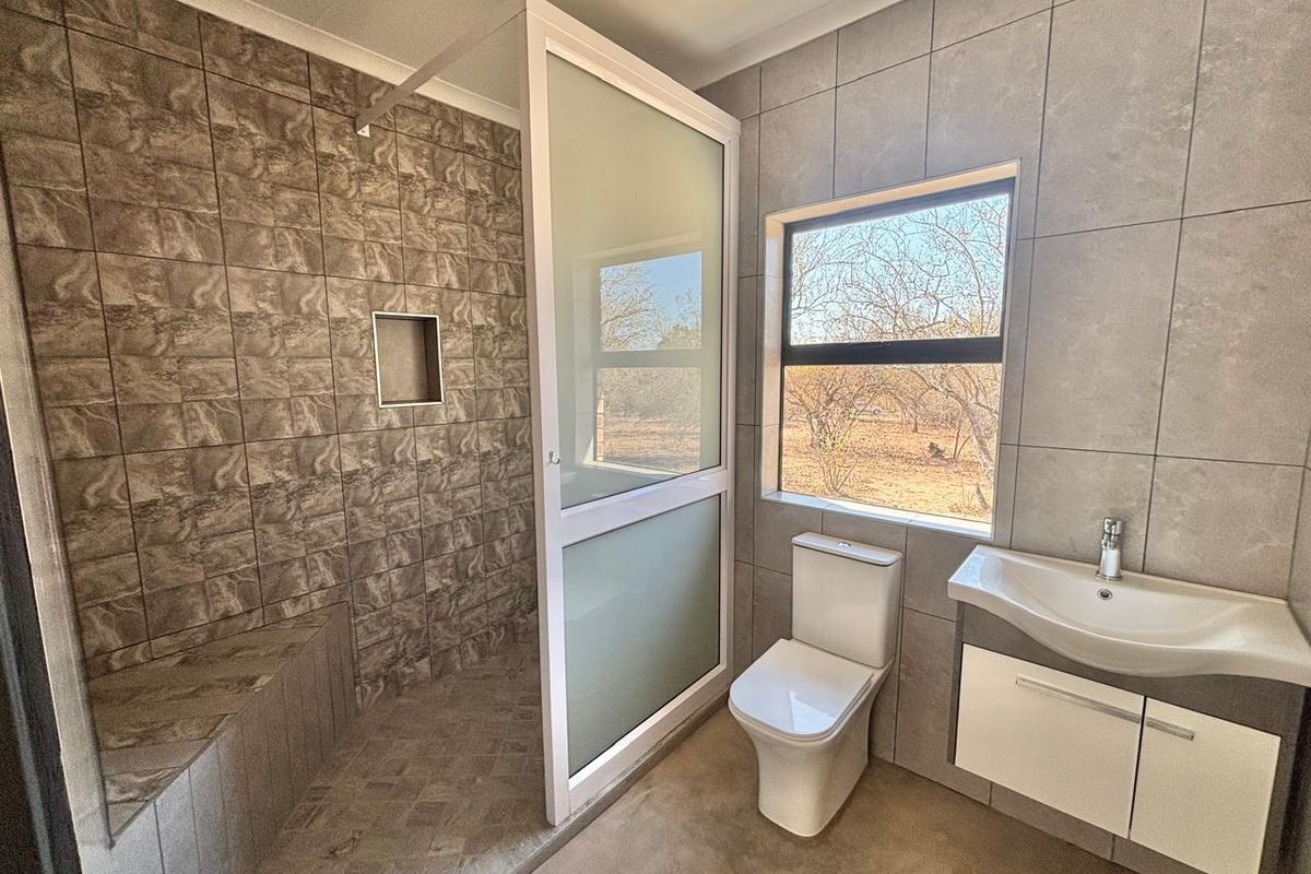 Stylish Newly Built Three Bedroom Holiday Home in Marloth Park - Photo 5