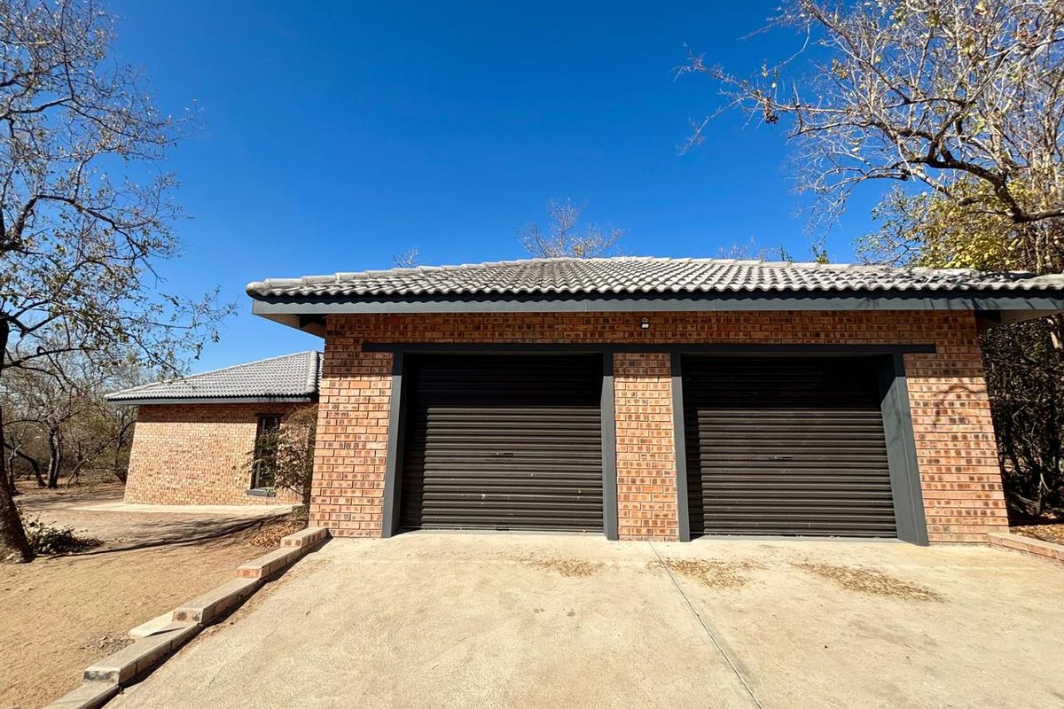 Stylish Newly Built Three Bedroom Holiday Home in Marloth Park - Photo 2