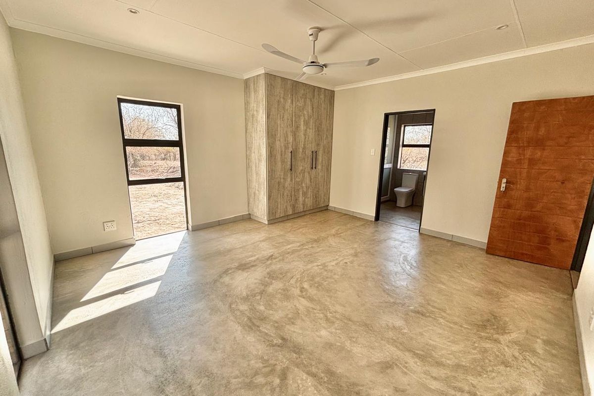 Stylish Newly Built Three Bedroom Holiday Home in Marloth Park - Photo 4