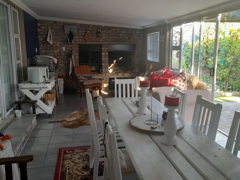 Entertainers Dream home in Popular Security Estate - Photo 9