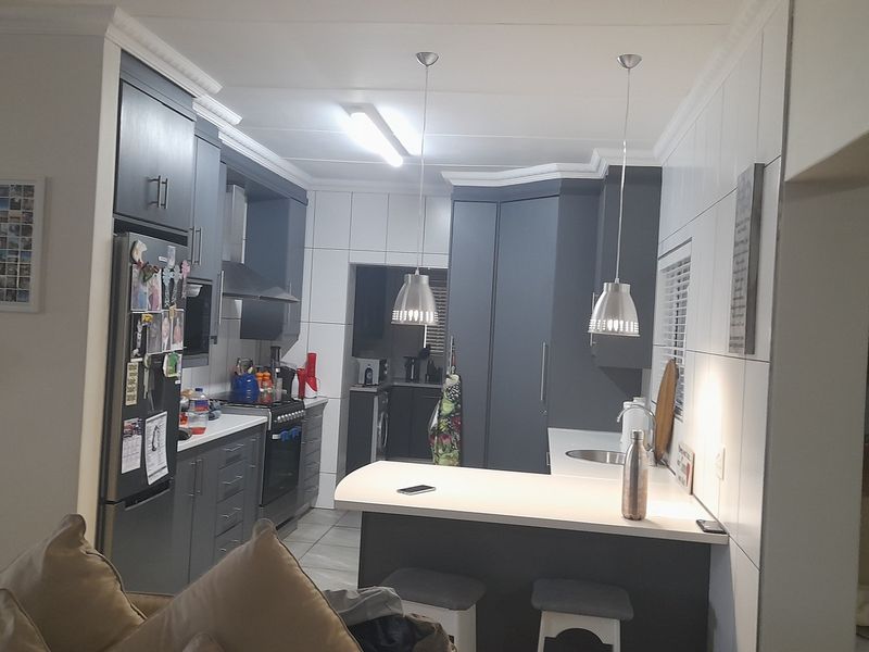 Entertainers Dream home in Popular Security Estate - Photo 4