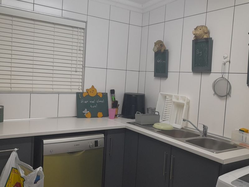 Entertainers Dream home in Popular Security Estate - Photo 5