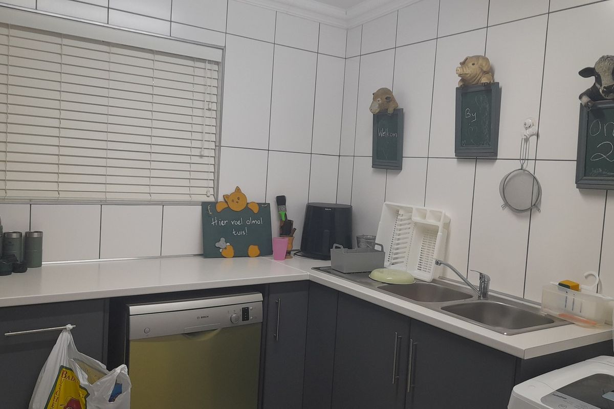 Entertainers Dream home in Popular Security Estate - Photo 5