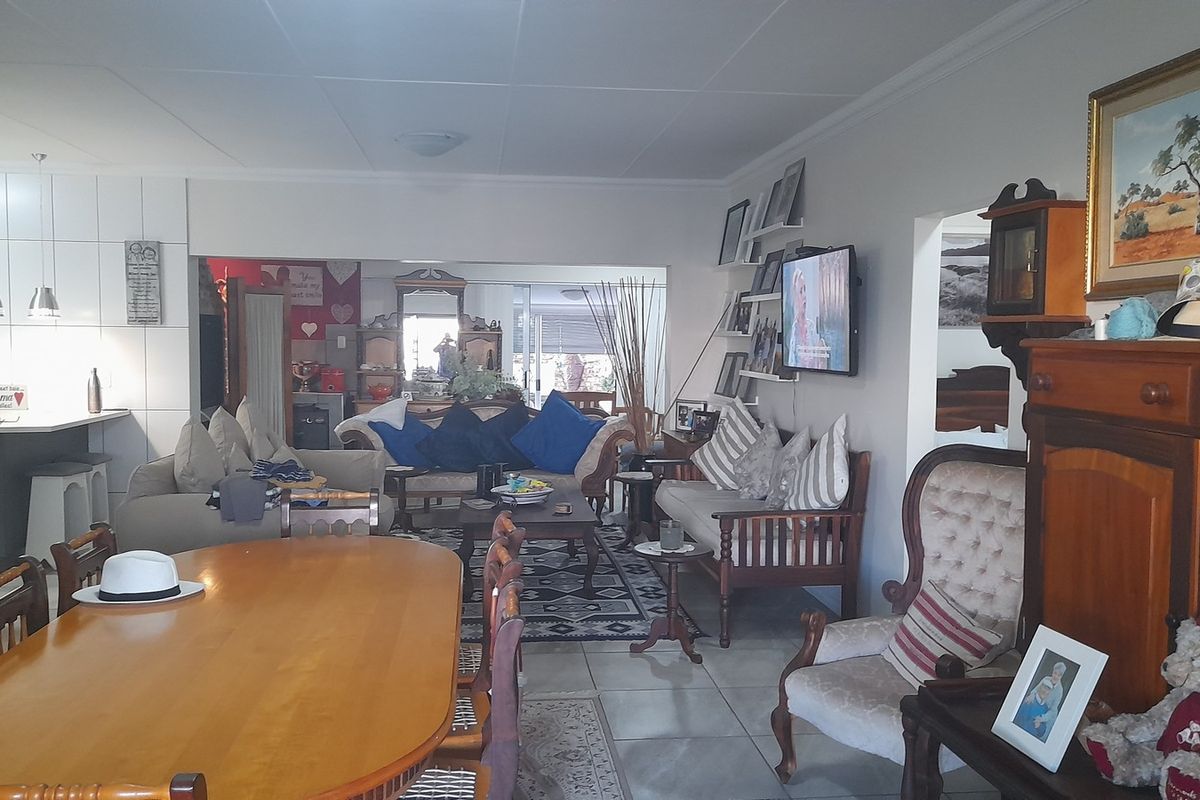 Entertainers Dream home in Popular Security Estate - Photo 3