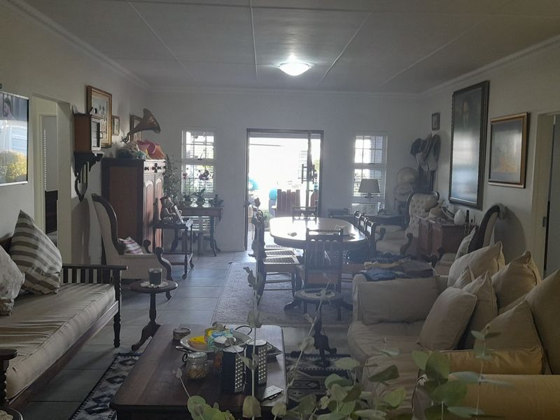 Entertainers Dream home in Popular Security Estate - Photo 2