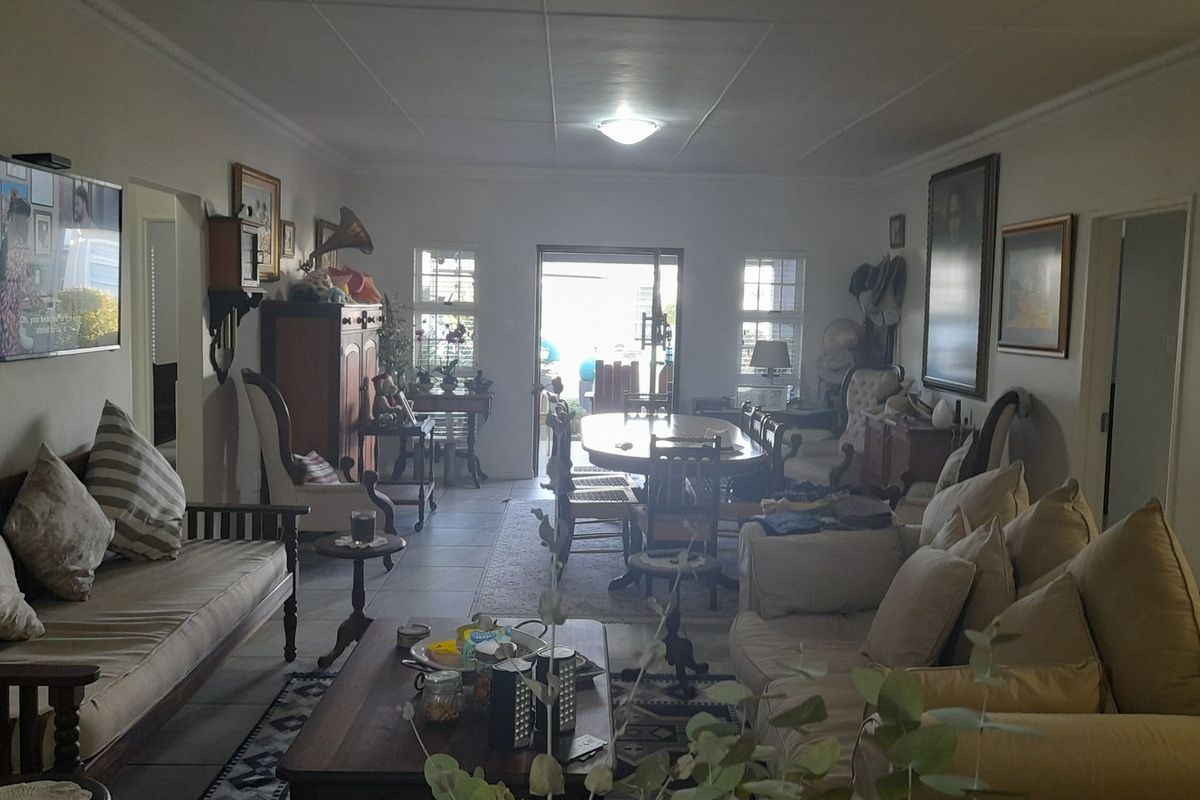 Entertainers Dream home in Popular Security Estate - Photo 2