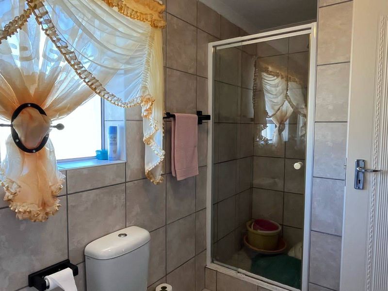 Stunning Home in Mossel Bay - Photo 9