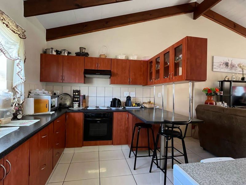 Stunning Home in Mossel Bay - Photo 5