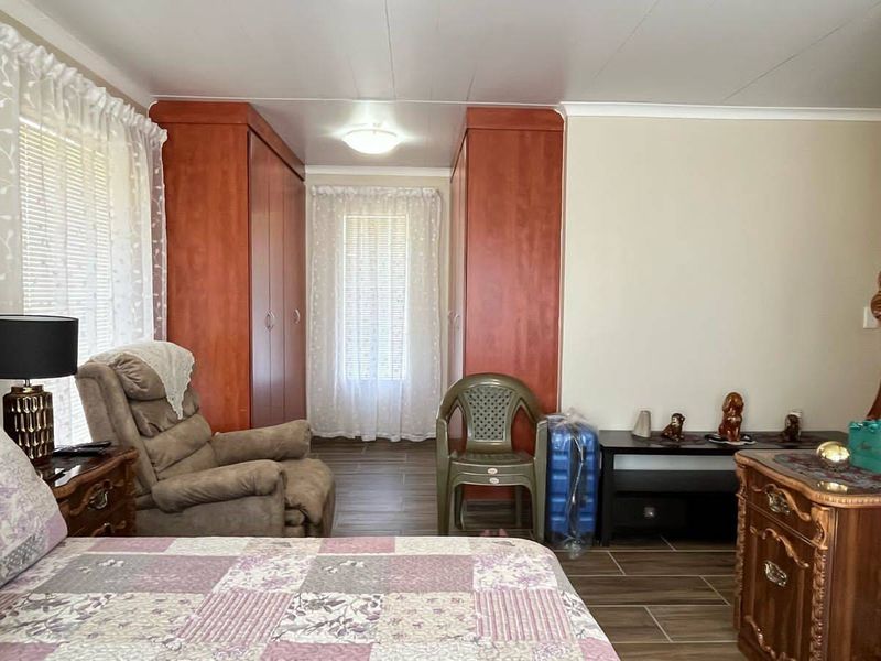 Stunning Home in Mossel Bay - Photo 4