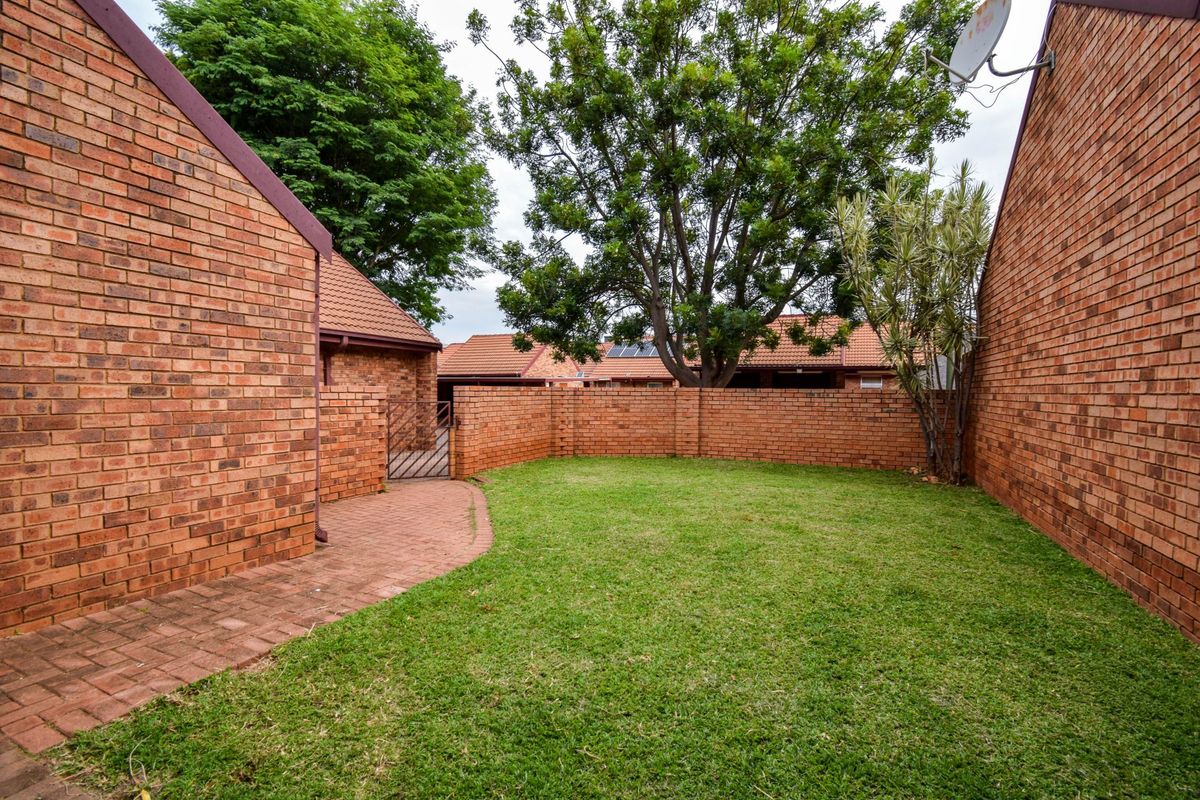 Charming 2-Bedroom Home in Secure Montana Estate - Photo 3