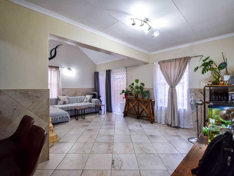 Charming 2-Bedroom Home in Secure Montana Estate - Photo 10