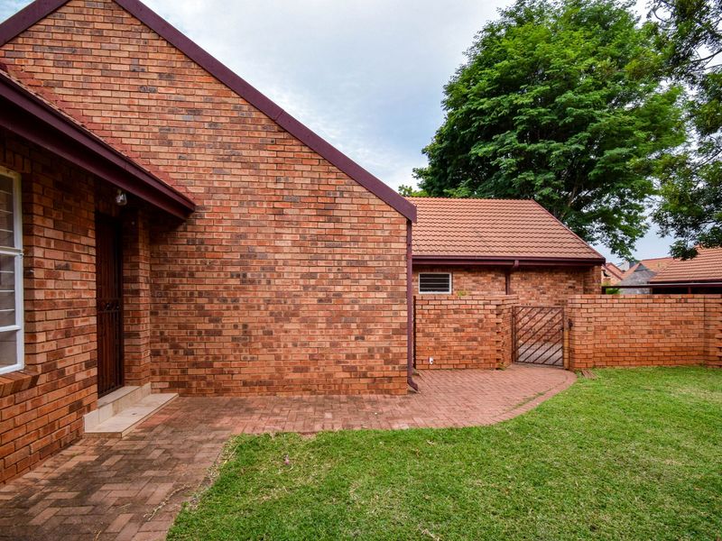 Charming 2-Bedroom Home in Secure Montana Estate - Photo 7