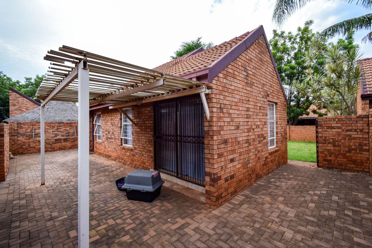 Charming 2-Bedroom Home in Secure Montana Estate - Photo 4
