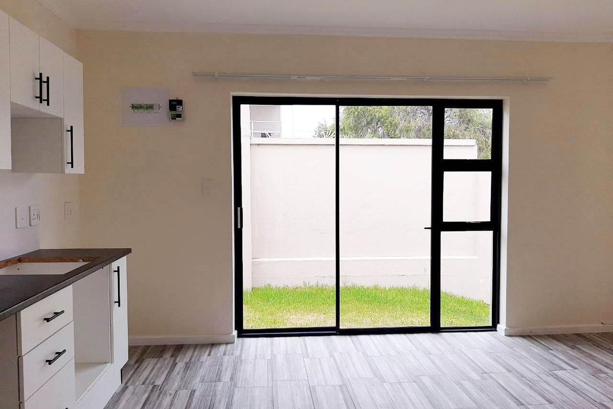 MOUNT PLEASANT 1 BED 1 BATH TOWNHOUSE FOR RENT - Photo 2