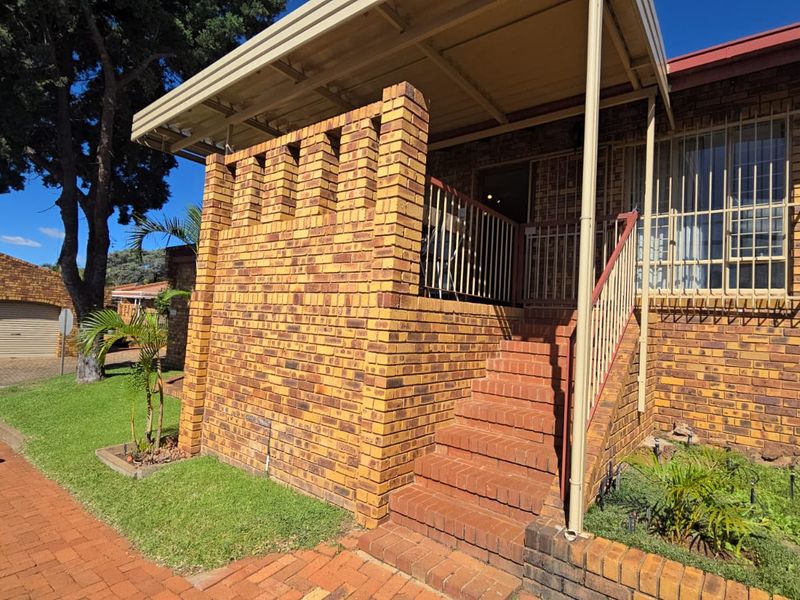 Renovated Retirement Unit with Scenic Views - Photo 2