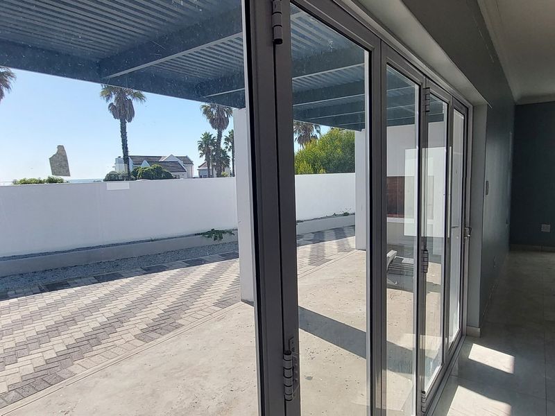 Immaculate Brand-New Home for Sale in Golden Mile, St Helena Bay. - Photo 10