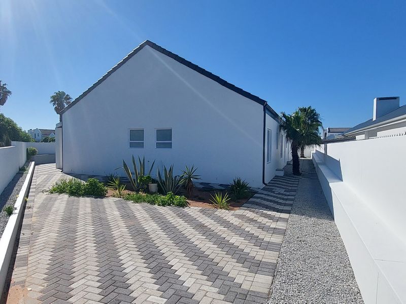 Immaculate Brand-New Home for Sale in Golden Mile, St Helena Bay. - Photo 3