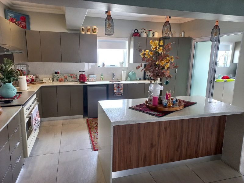 Exceptional House for Sale on Admiral Island - Photo 9