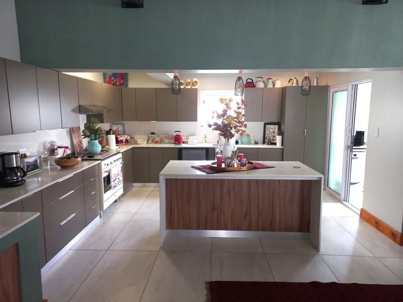 Exceptional House for Sale on Admiral Island - Photo 8