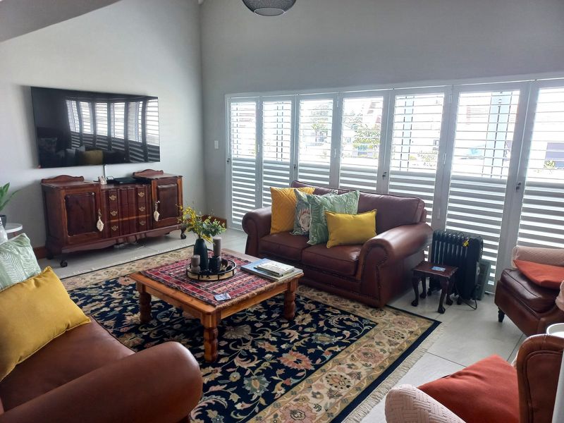 Exceptional House for Sale on Admiral Island - Photo 2