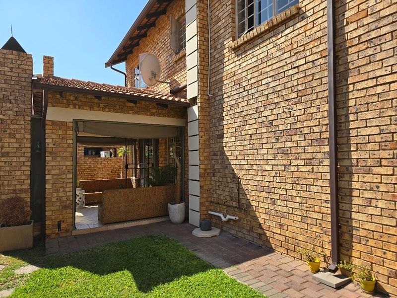 Spacious Duplex with Private Garden in a Popular Complex - Photo 3