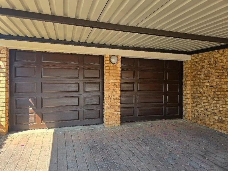 Spacious Duplex with Private Garden in a Popular Complex - Photo 4