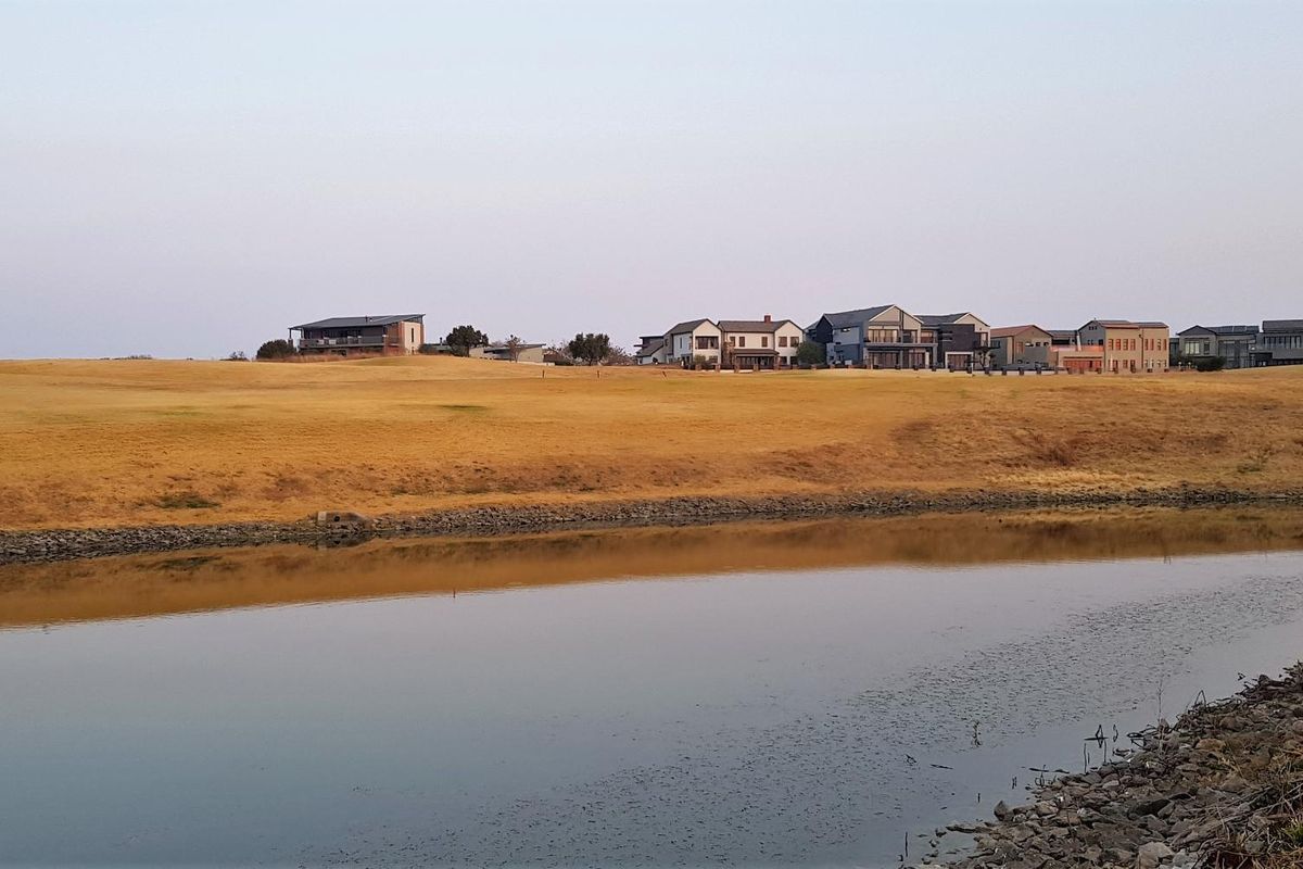 Prime fairway location overlooking the dam. - Photo 2