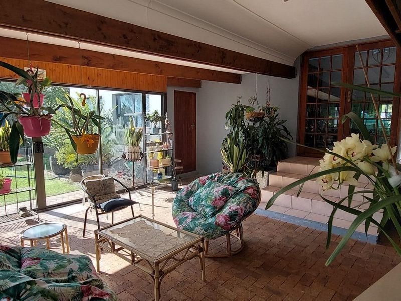 Six-Bedroom Home with Separate Two-Bedroom Cottage for Sale in Long Acres Country Estate, Langebaan - Photo 9