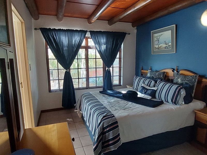 Six-Bedroom Home with Separate Two-Bedroom Cottage for Sale in Long Acres Country Estate, Langebaan - Photo 10