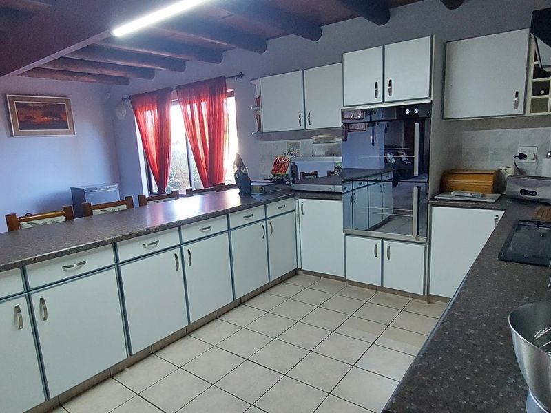 Six-Bedroom Home with Separate Two-Bedroom Cottage for Sale in Long Acres Country Estate, Langebaan - Photo 6