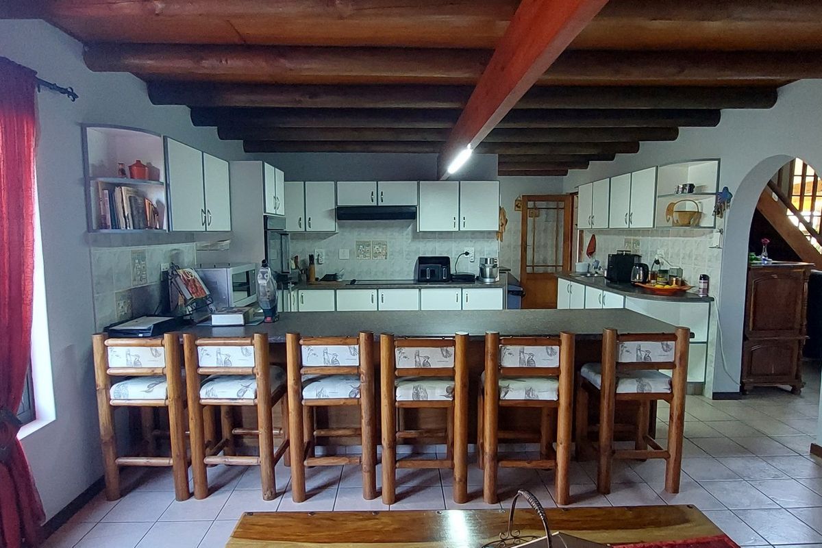 Six-Bedroom Home with Separate Two-Bedroom Cottage for Sale in Long Acres Country Estate, Langebaan - Photo 5