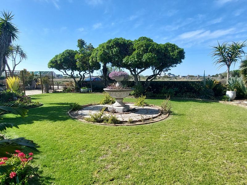 Six-Bedroom Home with Separate Two-Bedroom Cottage for Sale in Long Acres Country Estate, Langebaan - Photo 2