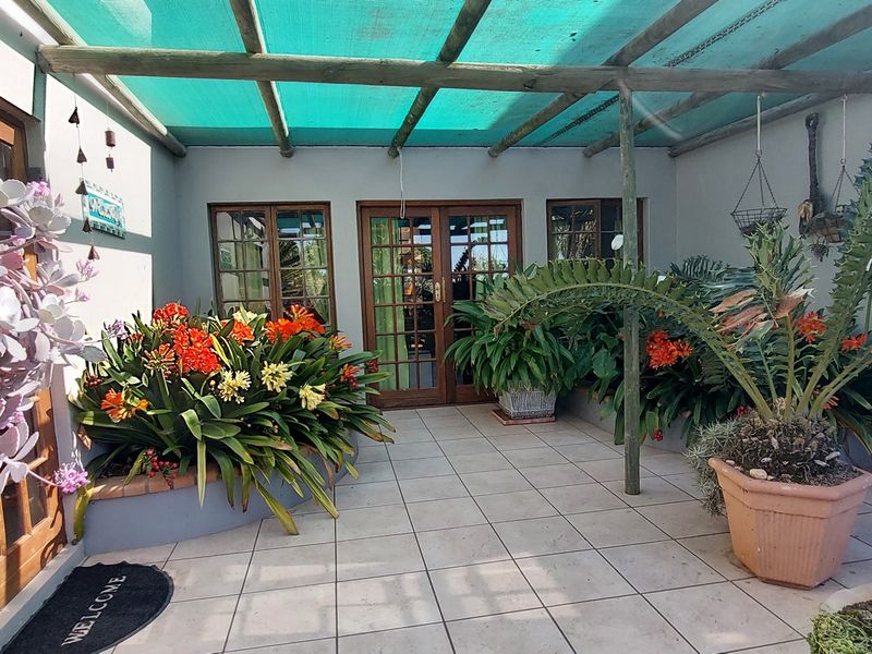 Six-Bedroom Home with Separate Two-Bedroom Cottage for Sale in Long Acres Country Estate, Langebaan - Photo 4