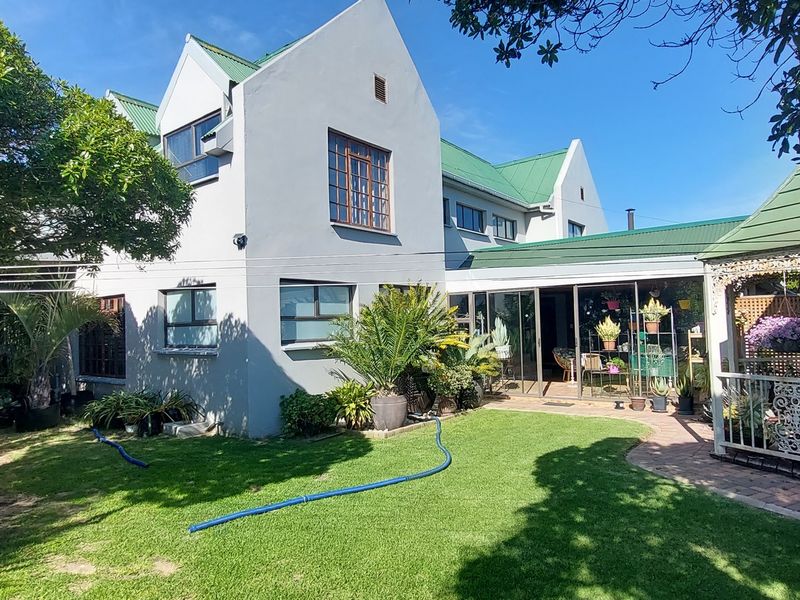 Six-Bedroom Home with Separate Two-Bedroom Cottage for Sale in Long Acres Country Estate, Langebaan - Photo 3