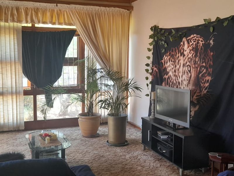 Four Bedroom Home for Sale In Wesbank, Oudtshoorn - Photo 2